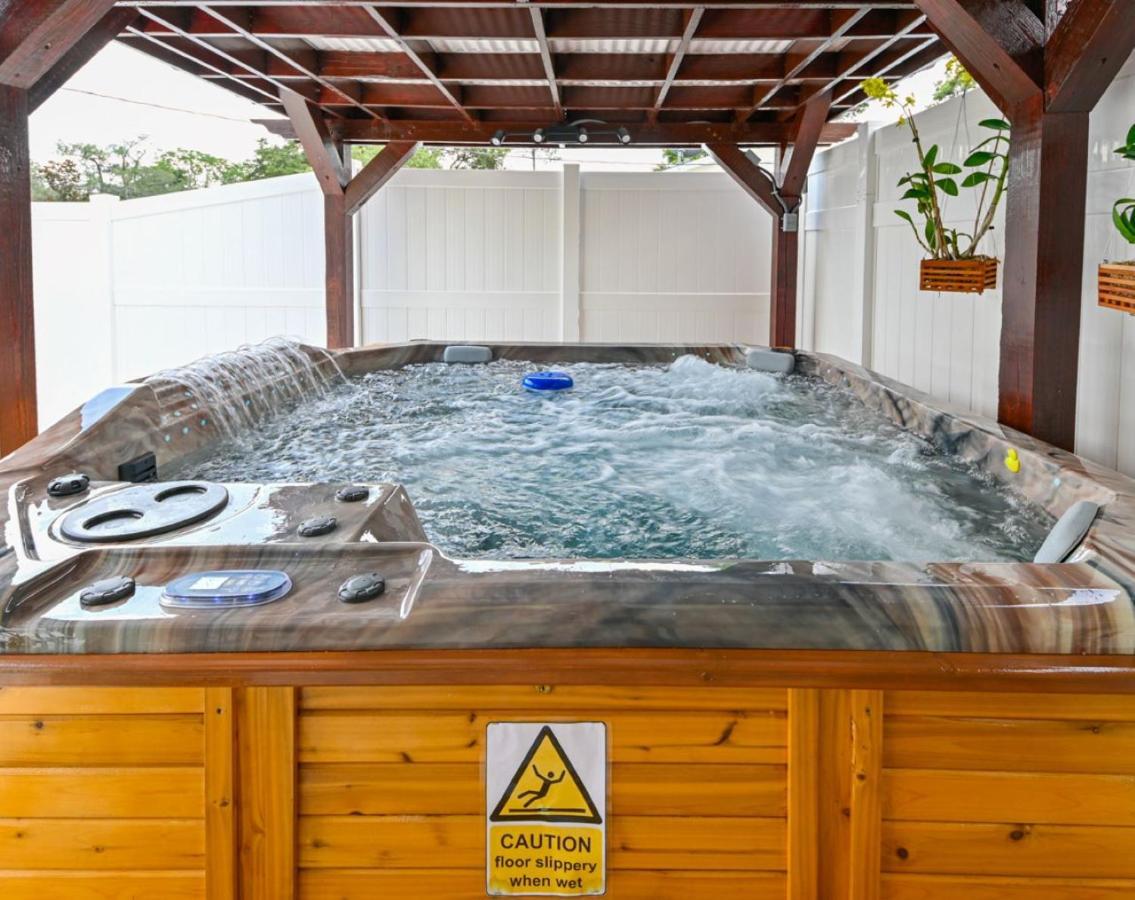 Paradise In Brandon With Luxurious 6 Person Spa Exterior photo